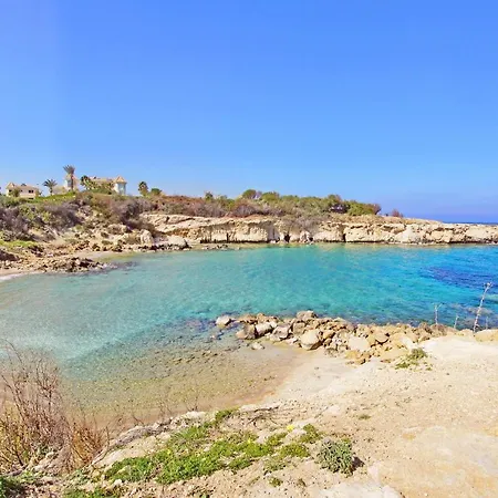 Queen Alexandra Vila *