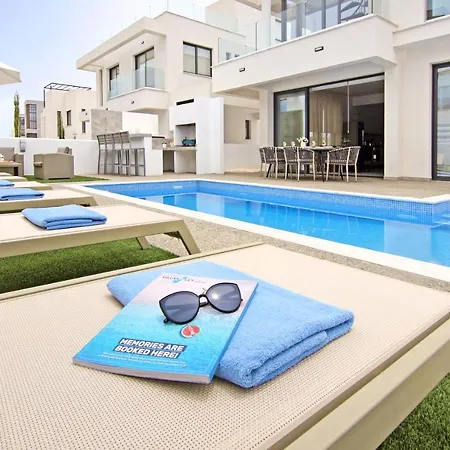 Queen Alexandra Protaras