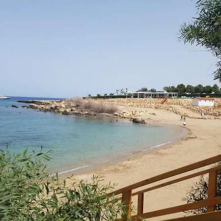 Queen Alexandra Vila *