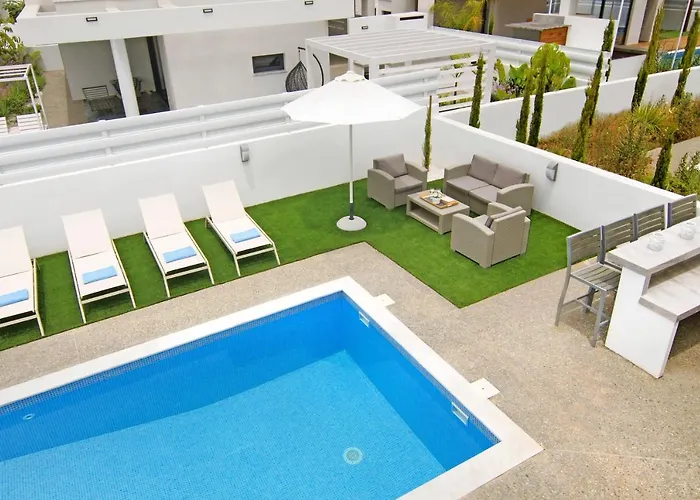 Queen Alexandra Protaras